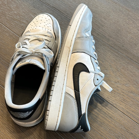 Athletic_Shoes